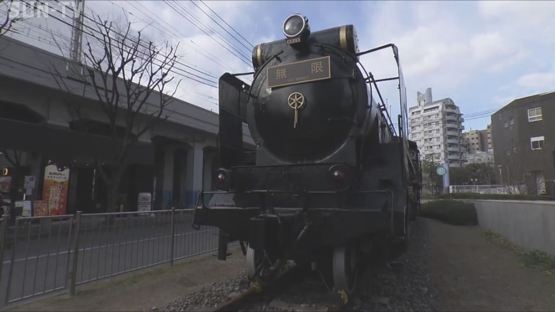 鬼滅の 無限 列車がjr神戸駅前に登場 サンテレビニュース