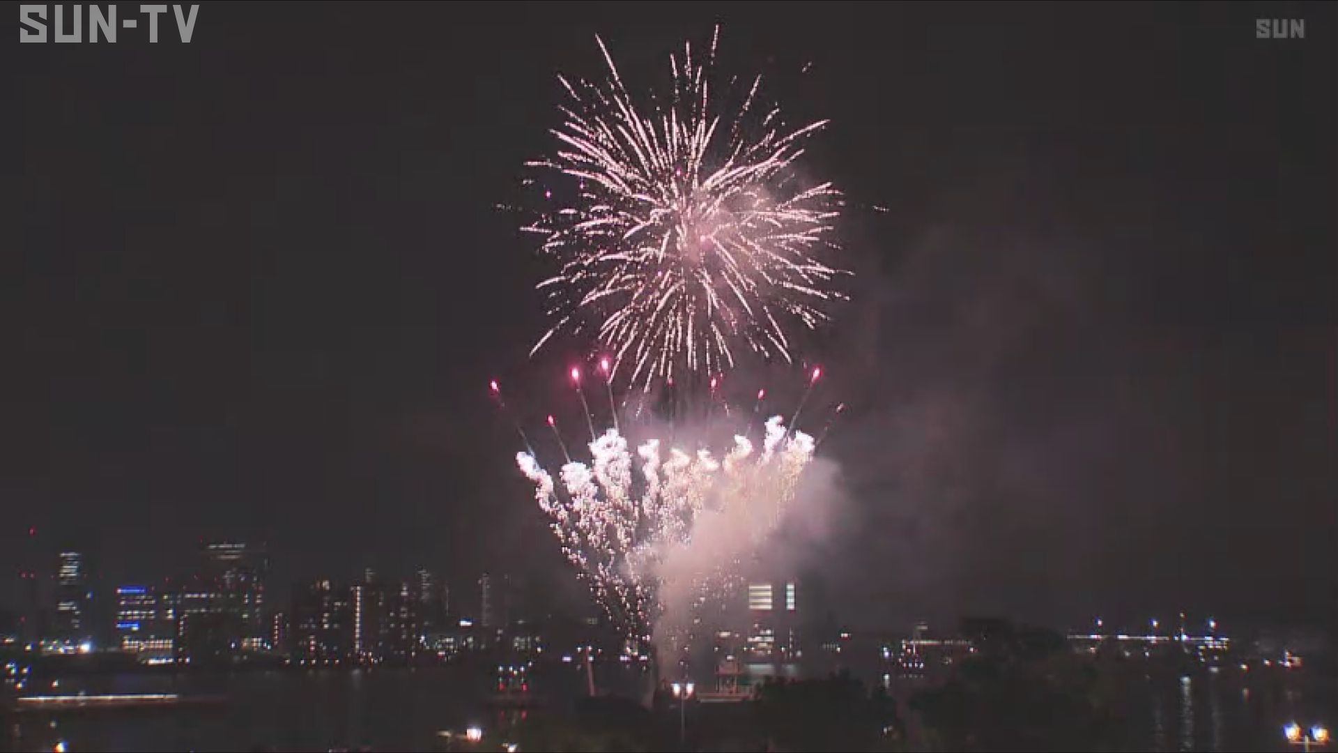 夜空を彩る700発 神戸港で花火イベント始まる - サンテレビニュース